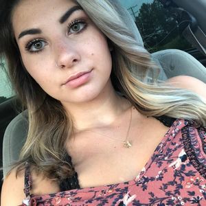 Meet your Posher, Katelyn